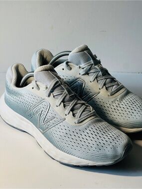 New Balance 520 V8 DynaSoft Ice Blue Running Shoes Women’s 8.5